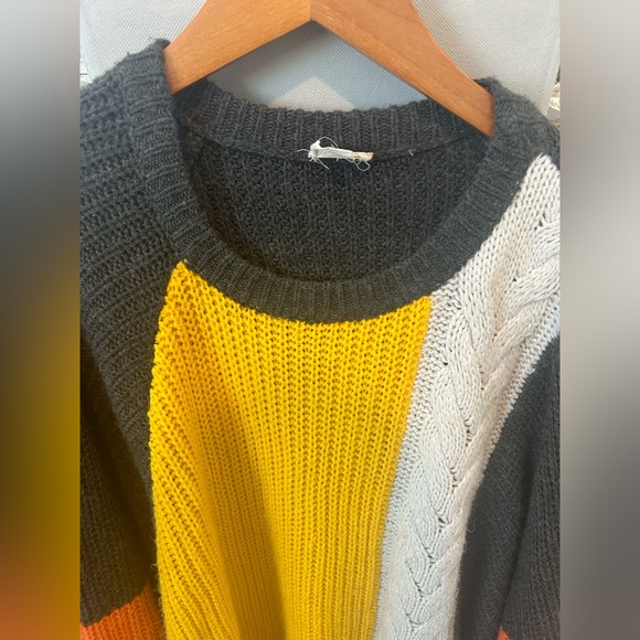 Vicidolls Color Block Sweater - Picture 10 of 12